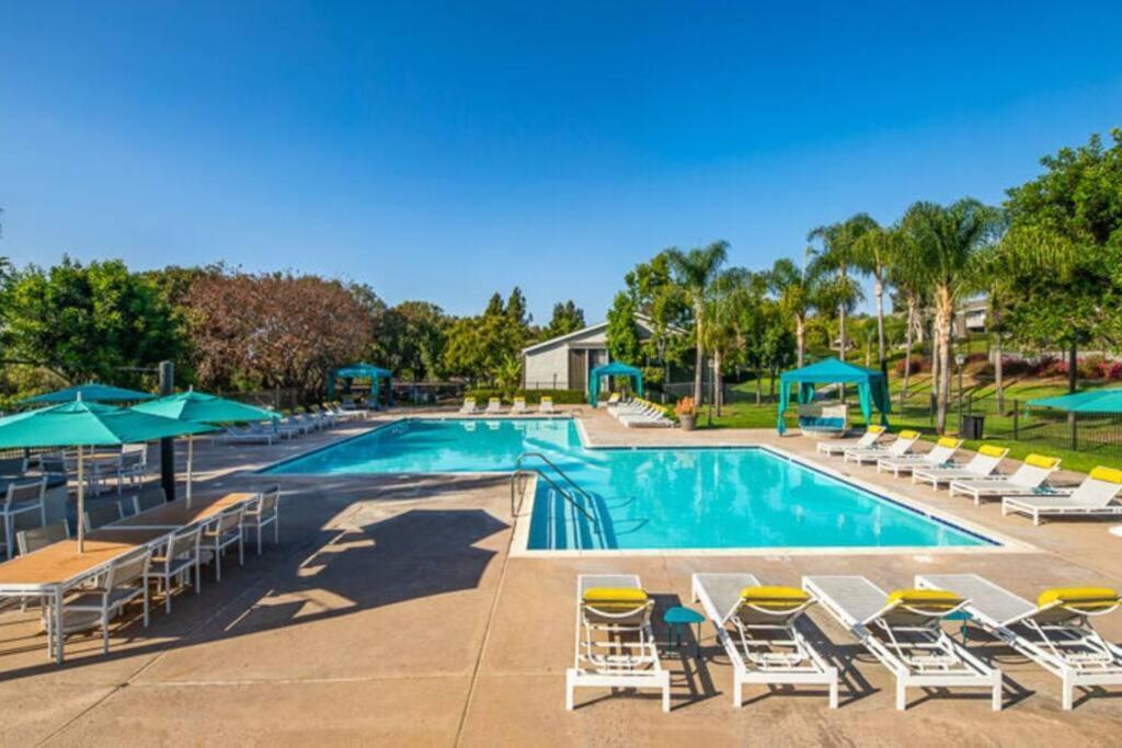 Apartment Shabby Chic King & 2 Queen Bed Pool Gym