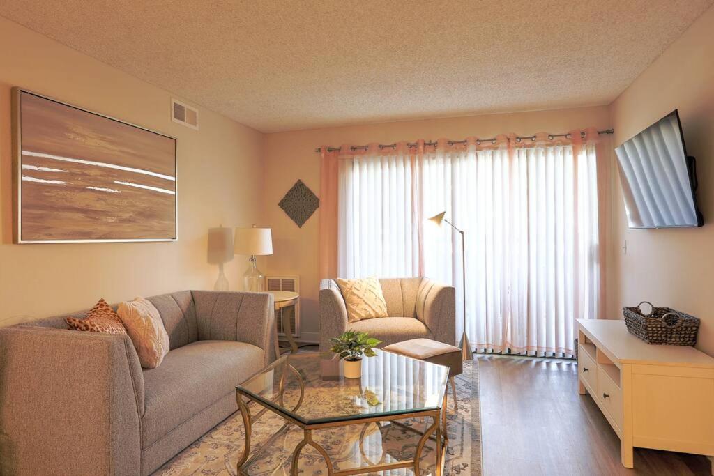 Shabby Chic King & 2 Queen Bed Pool Gym *