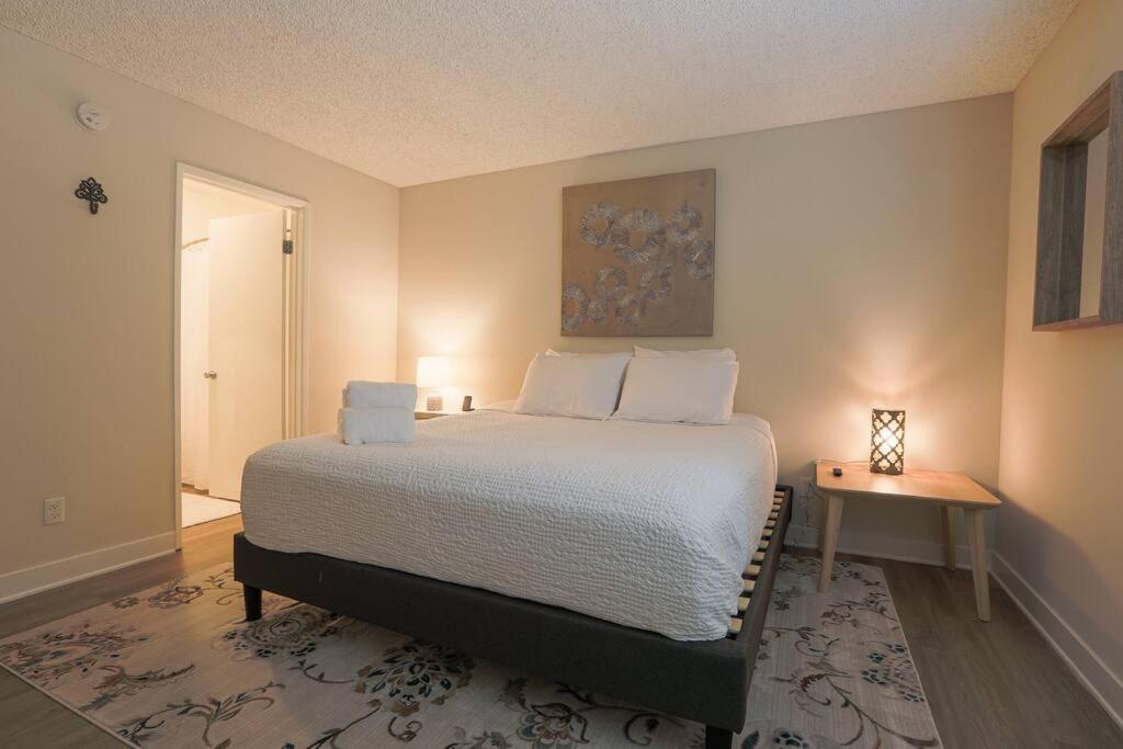 Apartment Shabby Chic King & 2 Queen Bed Pool Gym