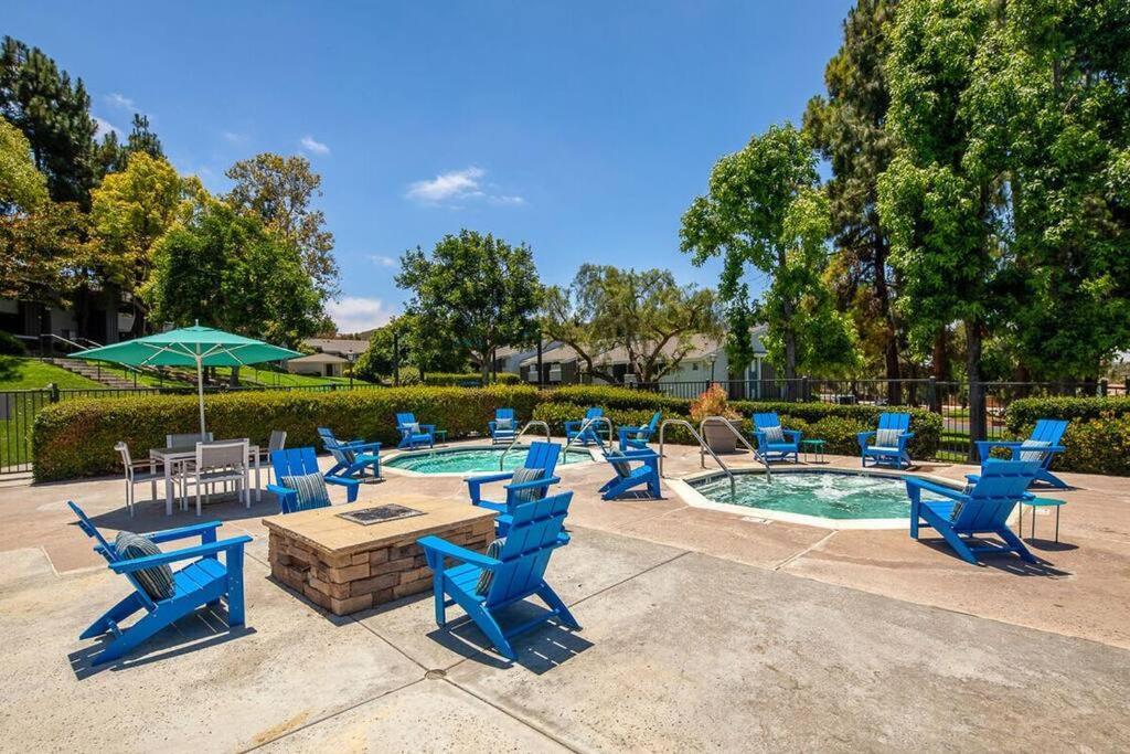 Apartment Shabby Chic King & 2 Queen Bed Pool Gym *